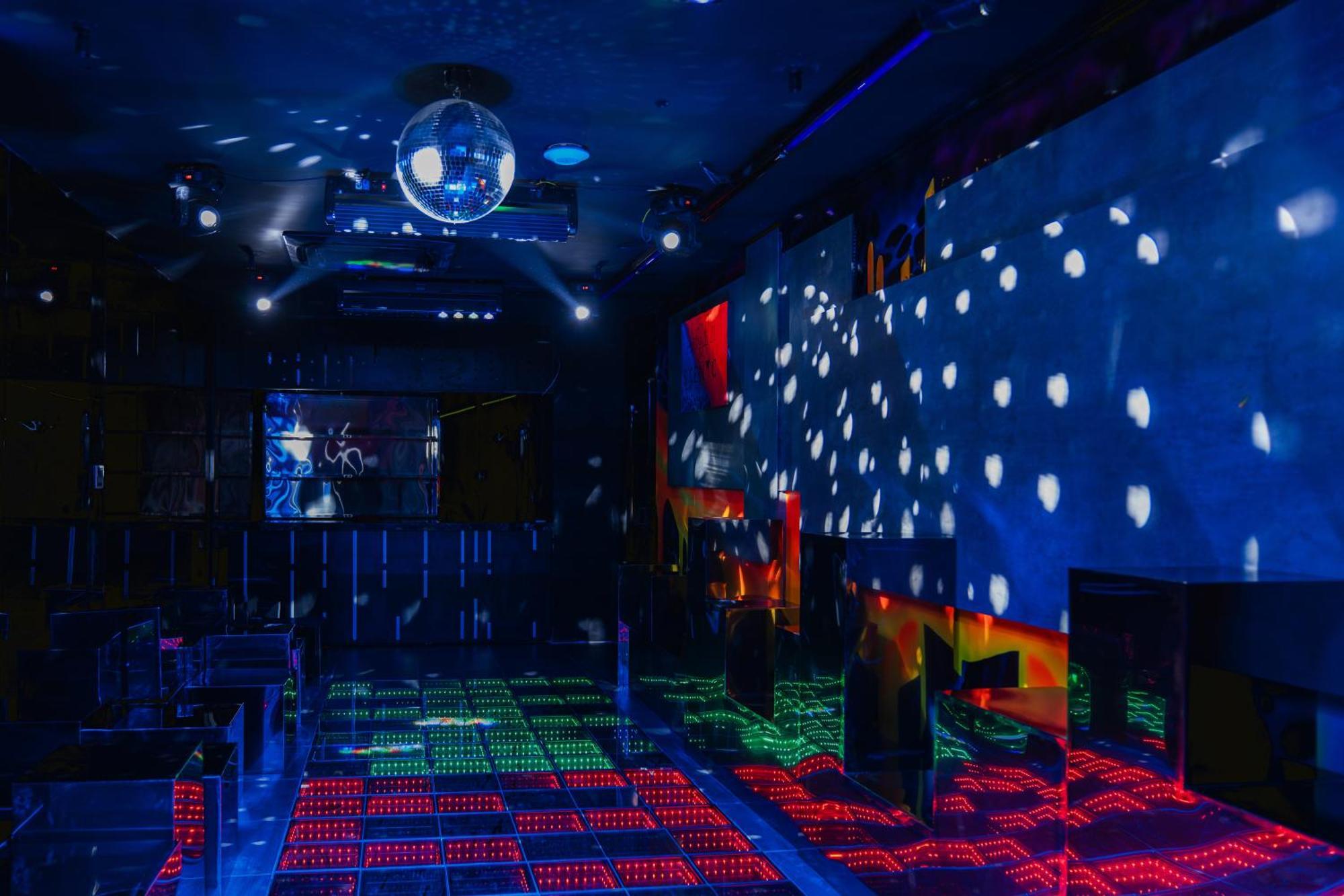 May De Ville Lakeside Hotel Hanoi Zewnętrze zdjęcie The nightclub