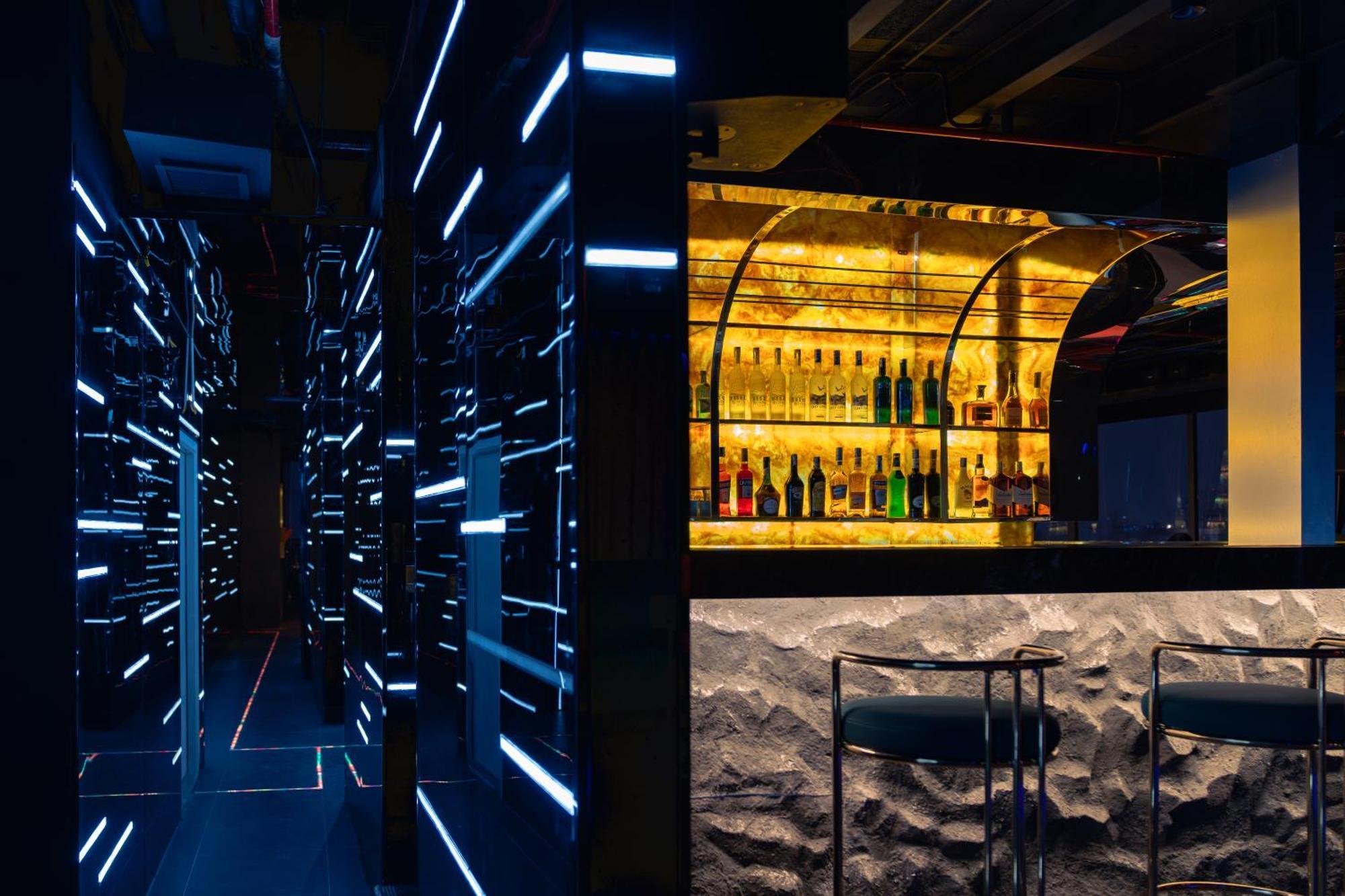 May De Ville Lakeside Hotel Hanoi Zewnętrze zdjęcie The bar at the 360° Ice Bar