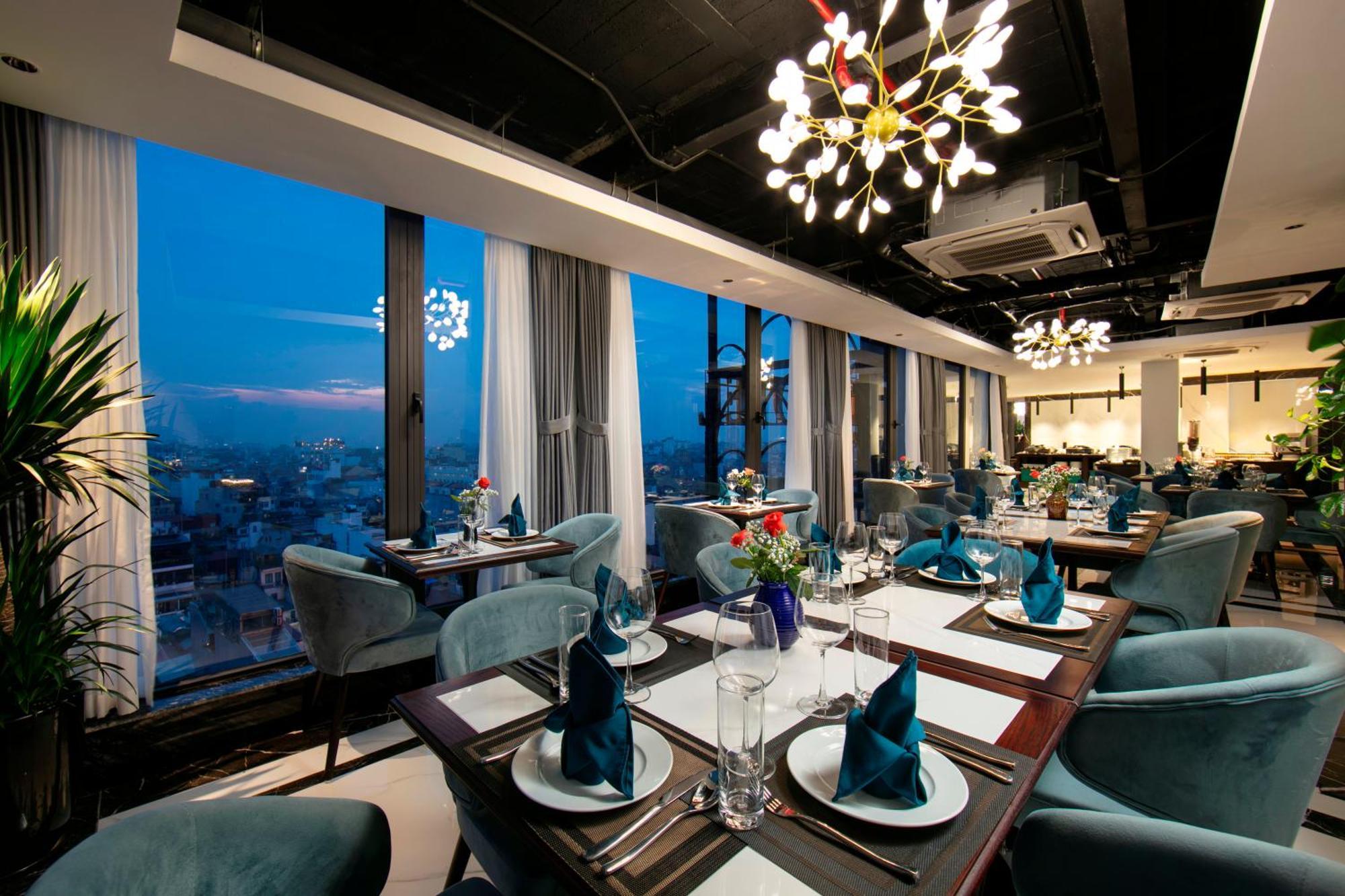 May De Ville Lakeside Hotel Hanoi Zewnętrze zdjęcie The 360 Restaurant