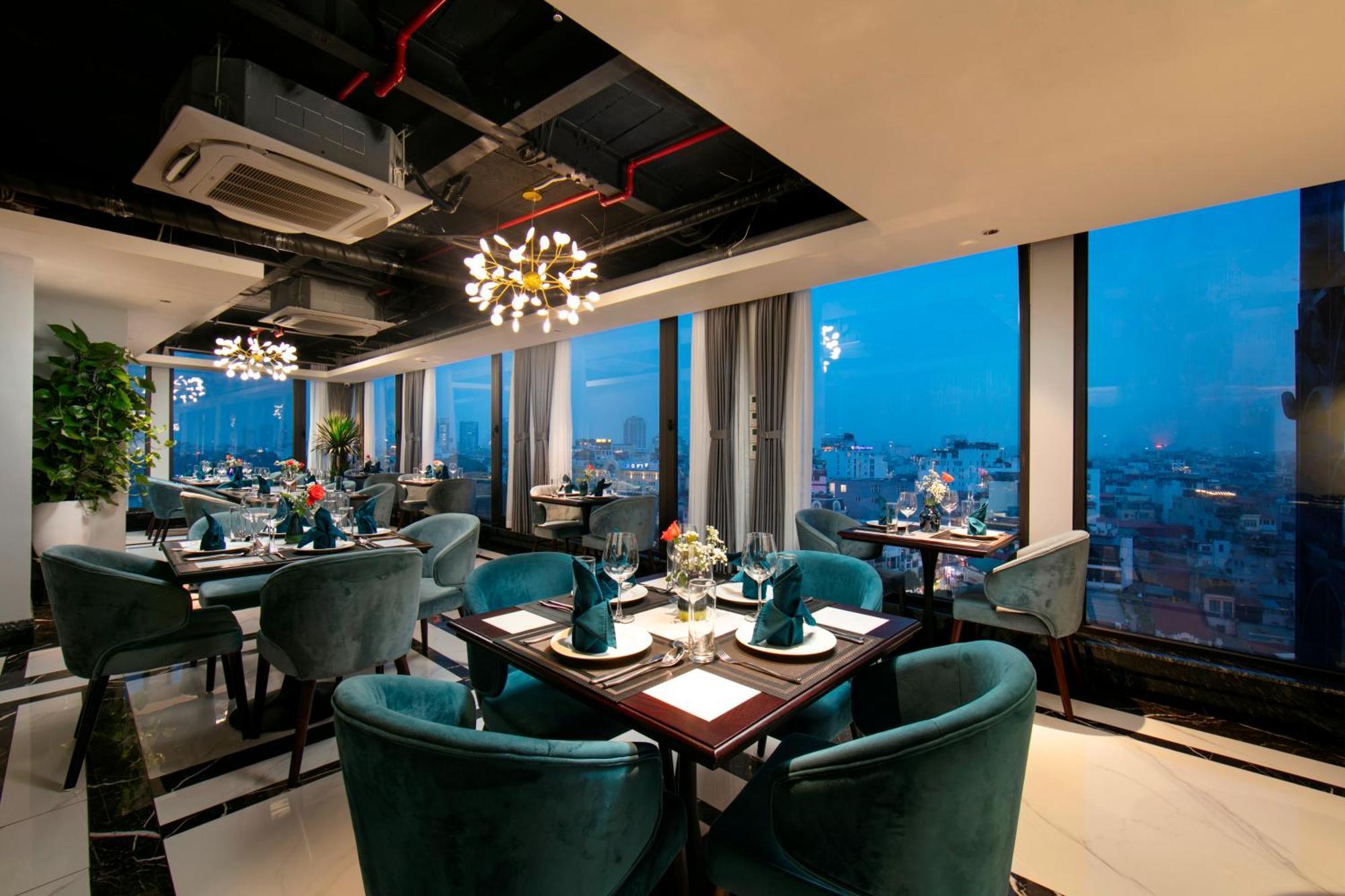 May De Ville Lakeside Hotel Hanoi Zewnętrze zdjęcie Sky Bar