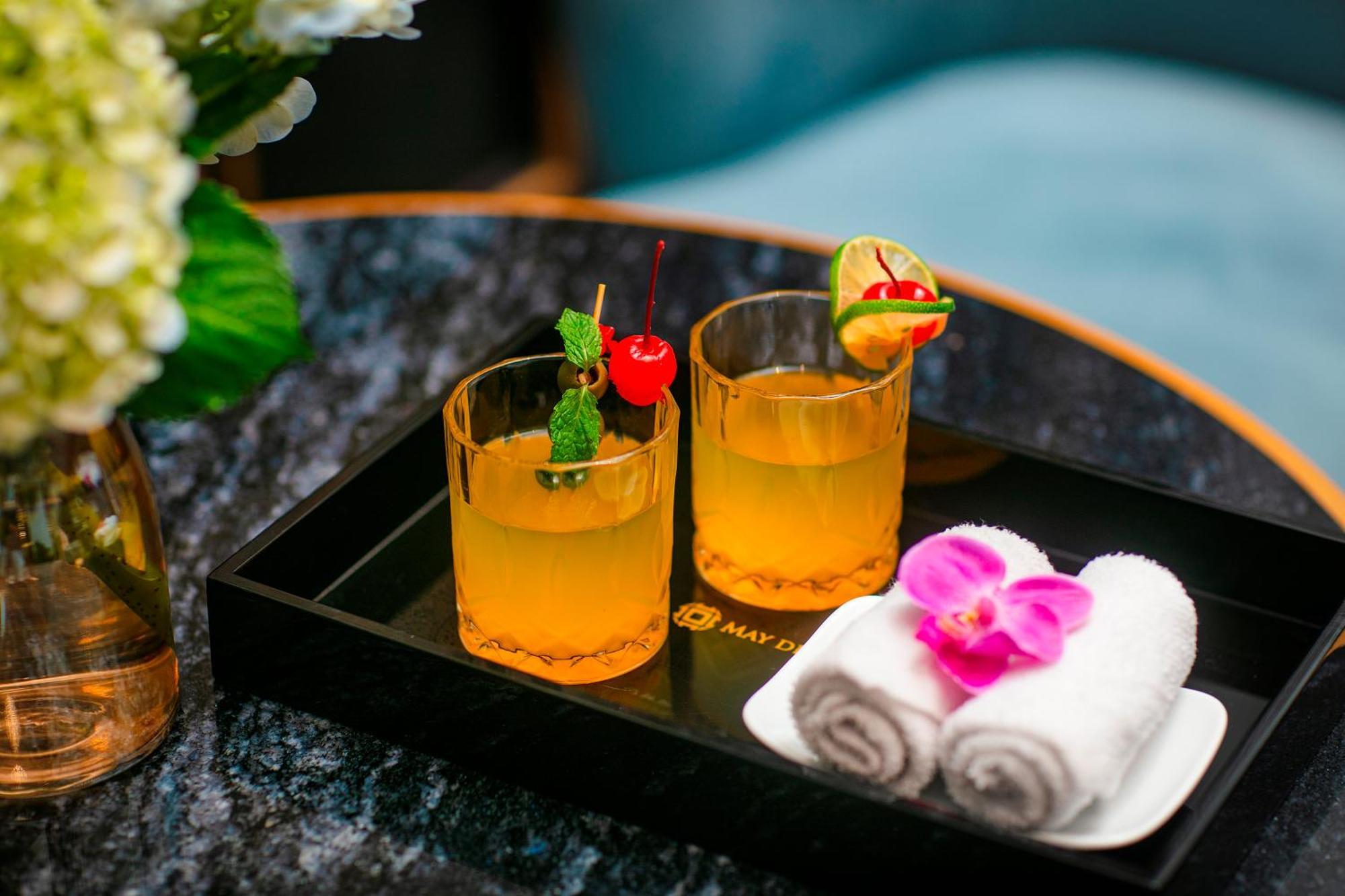 May De Ville Lakeside Hotel Hanoi Zewnętrze zdjęcie Welcome drink at a hotel