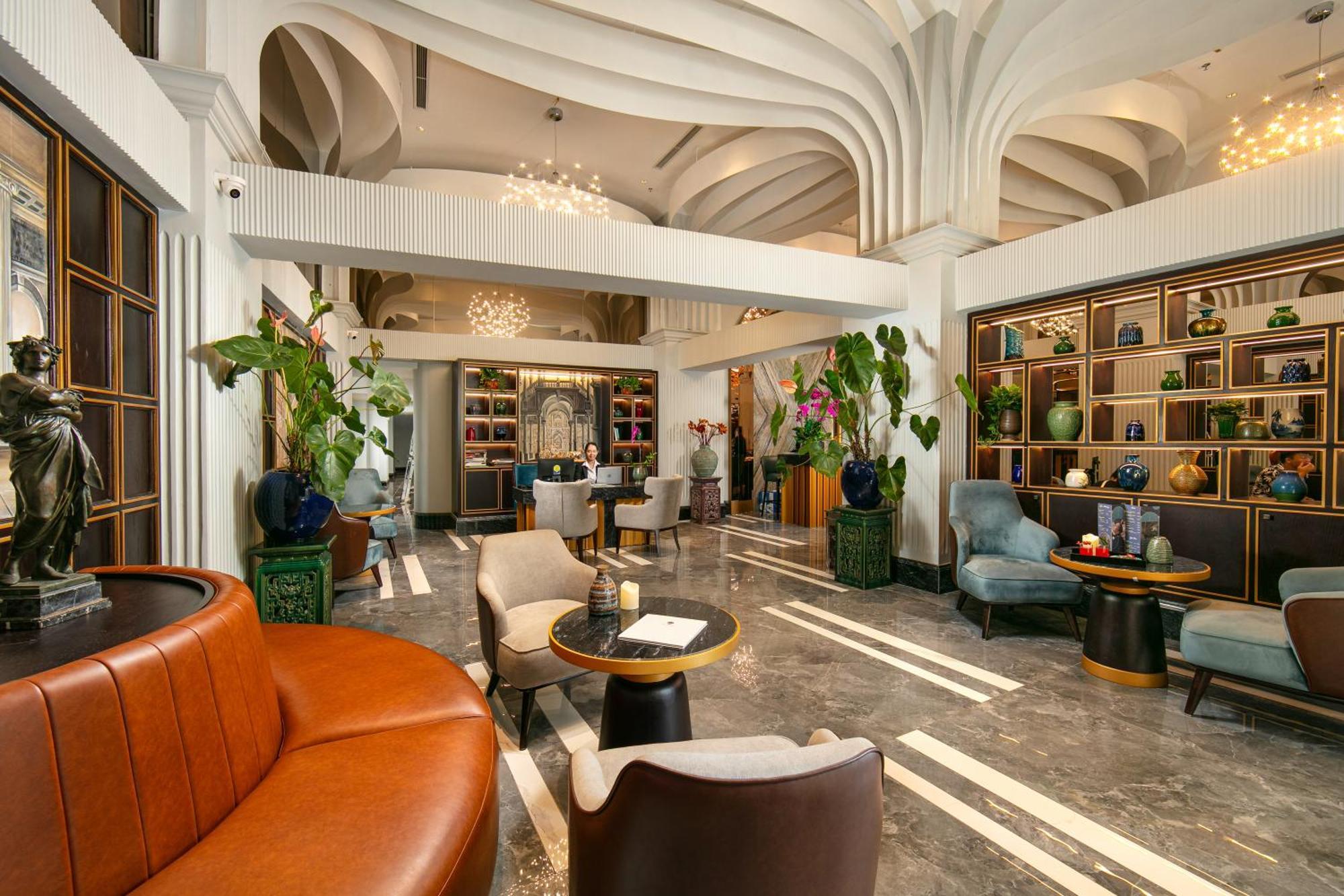 May De Ville Lakeside Hotel Hanoi Zewnętrze zdjęcie The lobby of the hotel