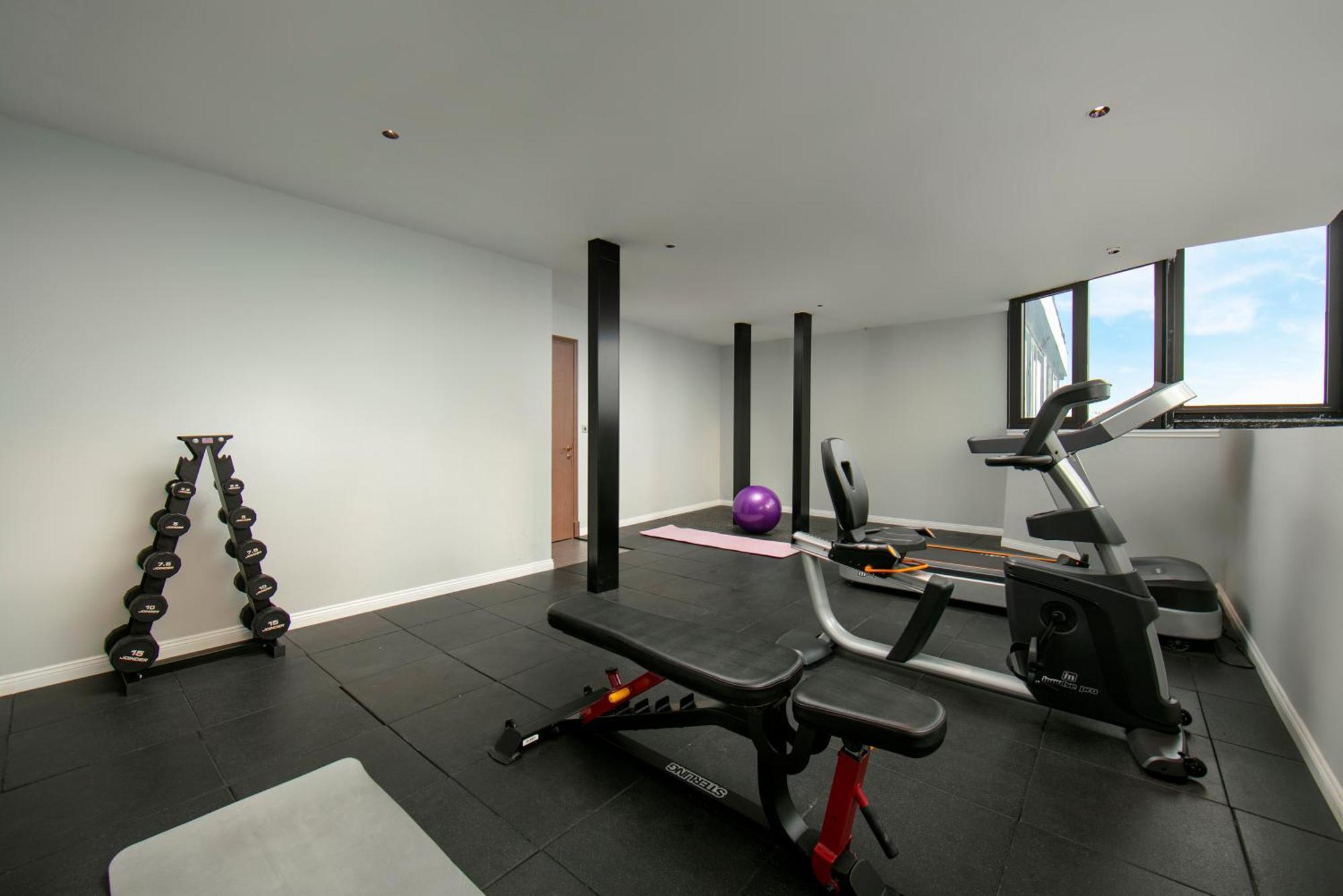 May De Ville Lakeside Hotel Hanoi Zewnętrze zdjęcie The gym at the 2012 Olympic Village