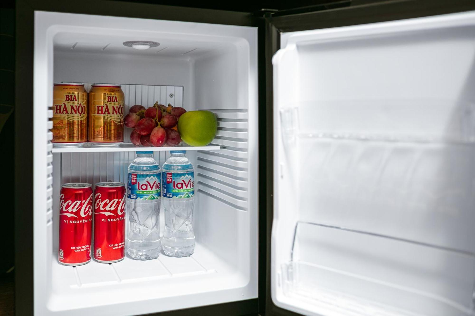 May De Ville Lakeside Hotel Hanoi Zewnętrze zdjęcie A mini-refrigerator